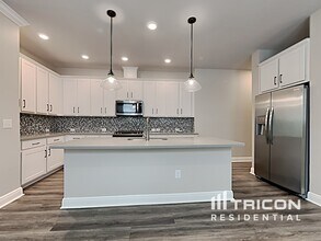 5564 Silver Sun Dr in Apollo Beach, FL - Building Photo - Building Photo