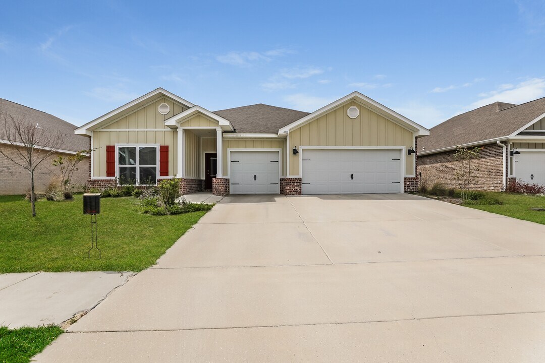4711 Rosemary St in Callaway, FL - Building Photo