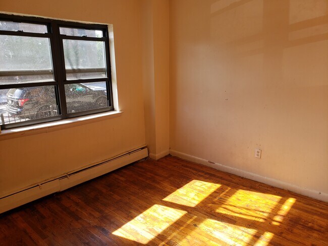 56 Locust Hill Ave in Yonkers, NY - Building Photo - Building Photo