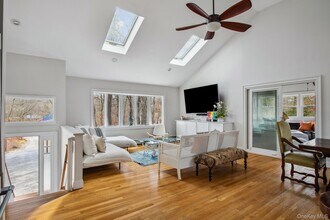 30 Squires Blvd in Hampton Bays, NY - Building Photo - Building Photo