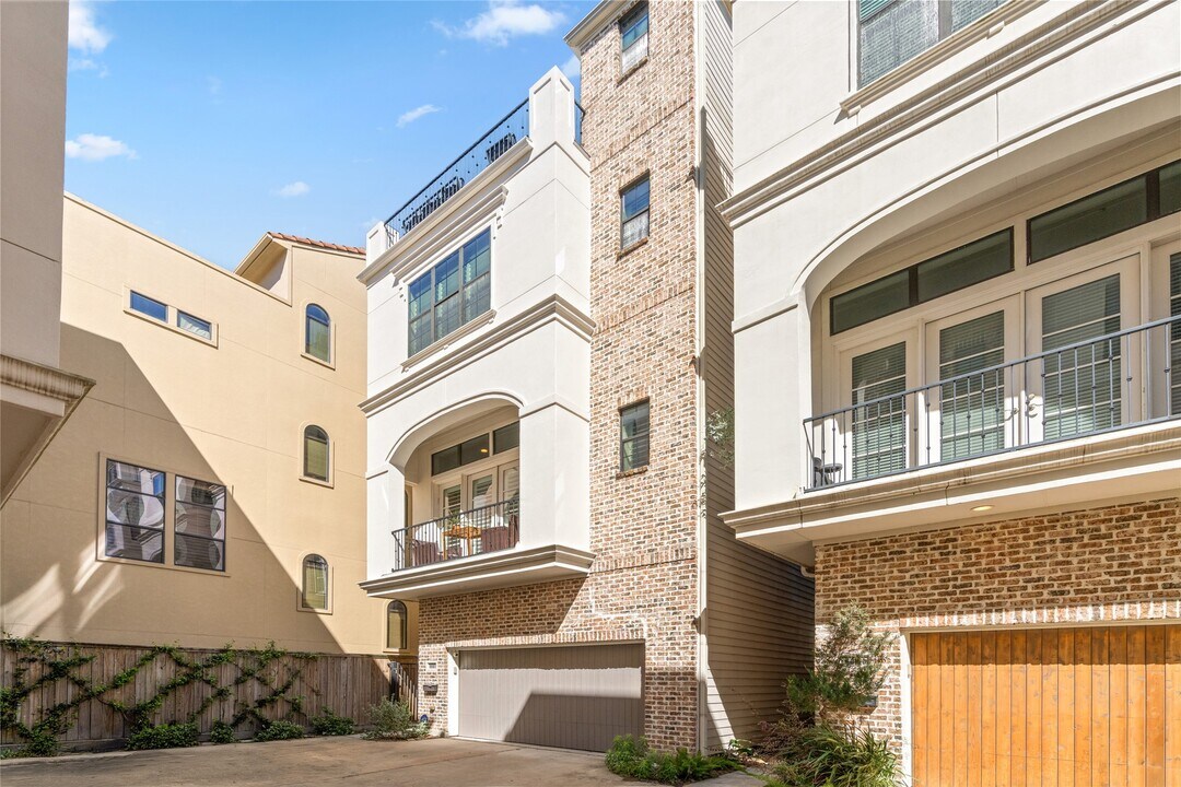 6018 Maxie St in Houston, TX - Building Photo