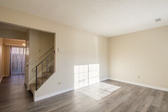 221 Peppertree Ln in Painesville, OH - Building Photo - Building Photo