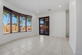 16401 NW 77th Pl in Miami Lakes, FL - Building Photo - Building Photo