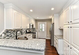 704 N Main St in Mooresville, NC - Building Photo - Building Photo