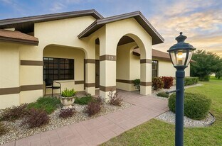 17 Fenwick Ln in Palm Coast, FL - Building Photo