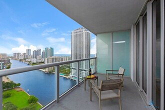 2602 E Hallandale Beach Blvd in Hallandale Beach, FL - Building Photo - Building Photo
