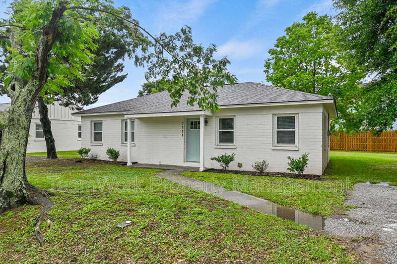 3111 Azalea Dr in N. Charleston, SC - Building Photo