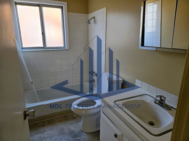 2215 Weiss St in Saginaw, MI - Building Photo - Building Photo