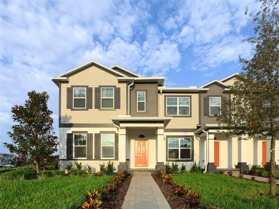 551 Pothos St in Apopka, FL - Building Photo