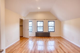 247 Willow St in Waterbury, CT - Building Photo - Building Photo