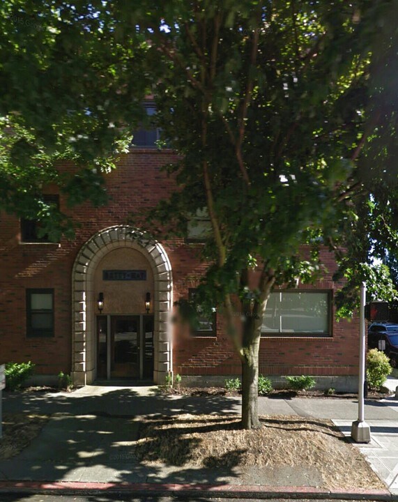 Betty May Apartments in Seattle, WA - Building Photo