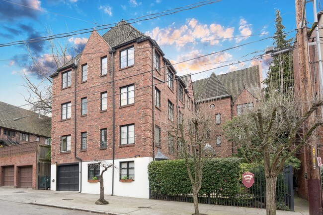 420 13th Ave E in Seattle, WA - Foto de edificio - Building Photo