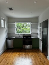 2006 New York Dr in Austin, TX - Foto de edificio - Building Photo