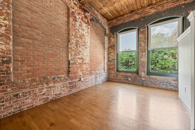 The Hartford Carriage House