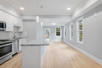 7 Waumbeck St-Unit -3 in Boston, MA - Building Photo - Building Photo