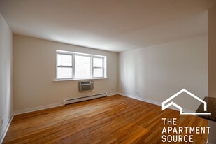 628 W Wrightwood Ave, Unit 305 in Chicago, IL - Building Photo