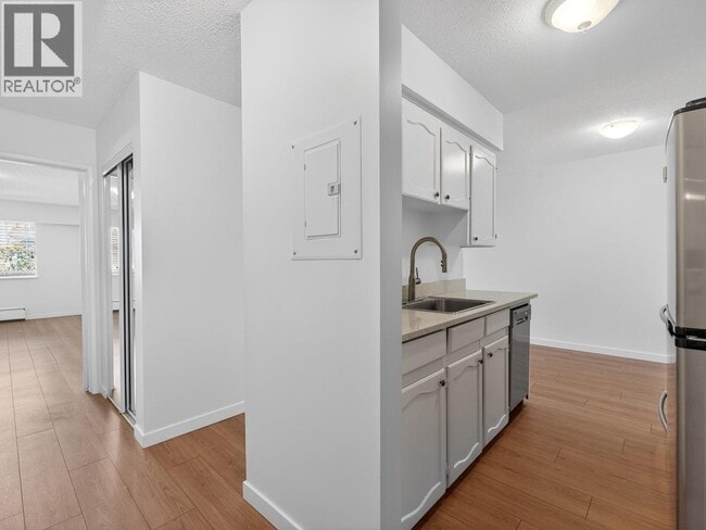 170 W 4th St in North Vancouver, BC - Building Photo - Building Photo