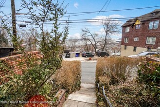 44 Tompkins Cir in Staten Island, NY - Building Photo - Building Photo