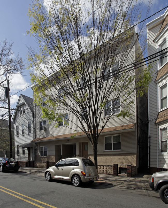 29-31 Hawkins St in Newark, NJ - Foto de edificio - Building Photo