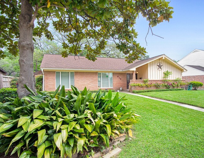 614 Bendwood Dr in Houston, TX - Building Photo - Building Photo