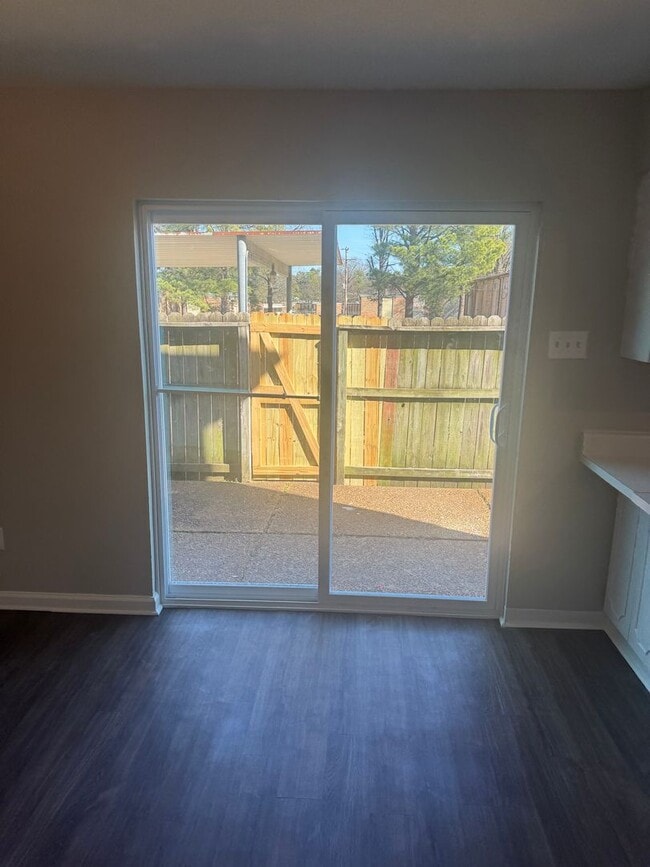 996 University St in Memphis, TN - Building Photo - Building Photo