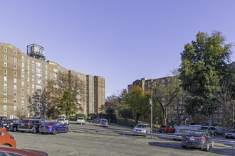 Knolls Crescent in Bronx, NY - Building Photo - Building Photo