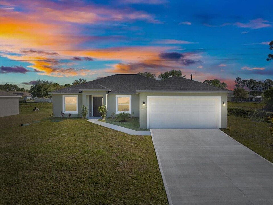 2749 Quentin Ave SE in Palm Bay, FL - Building Photo