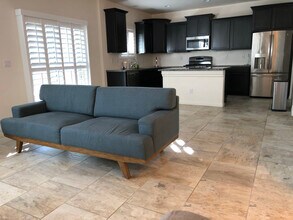 8046 Mosaic Sunrise Ln in Las Vegas, NV - Building Photo - Building Photo