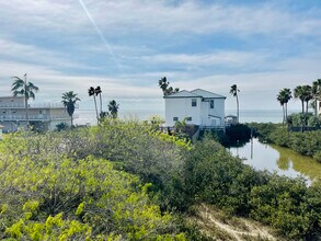 214 Huisache St in South Padre Island, TX - Building Photo - Building Photo