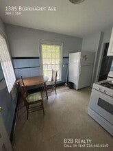 1385 Burkhardt Ave in Akron, OH - Foto de edificio - Building Photo