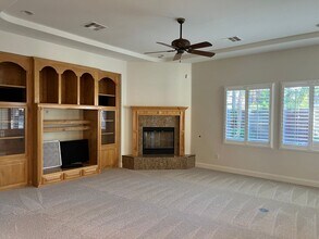 12404 Southworth Ct in Bakersfield, CA - Foto de edificio - Building Photo
