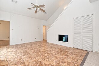 10725 Boardwalk St in Houston, TX - Building Photo - Building Photo