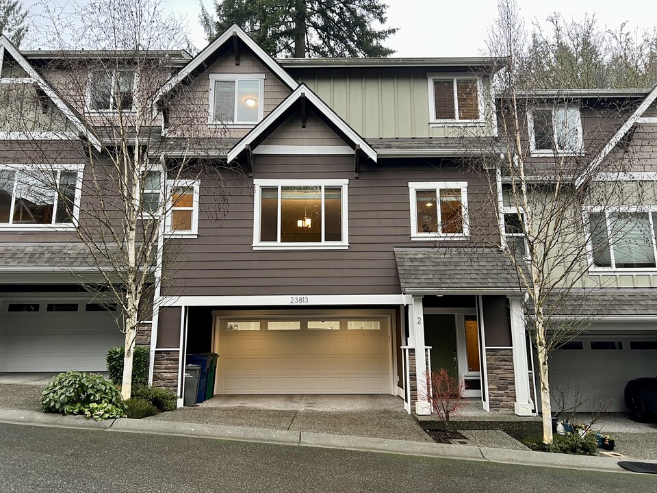 23813 Cedar Ct in Mountlake Terrace, WA - Foto de edificio