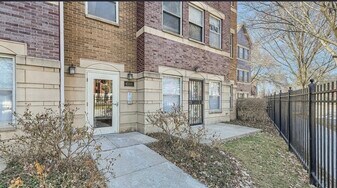 4108 S Drexel Blvd, Unit 3B in Chicago, IL - Building Photo