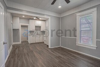 1006 S Throckmorton St in Sherman, TX - Building Photo - Building Photo