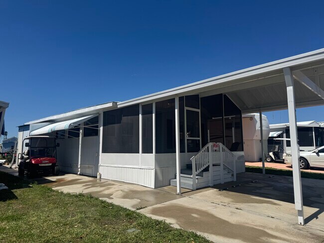 3645 Ali Ala Loop in Ruskin, FL - Foto de edificio - Building Photo