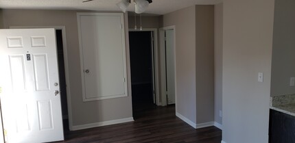 737 Commerce St in Pleasanton, TX - Building Photo - Building Photo