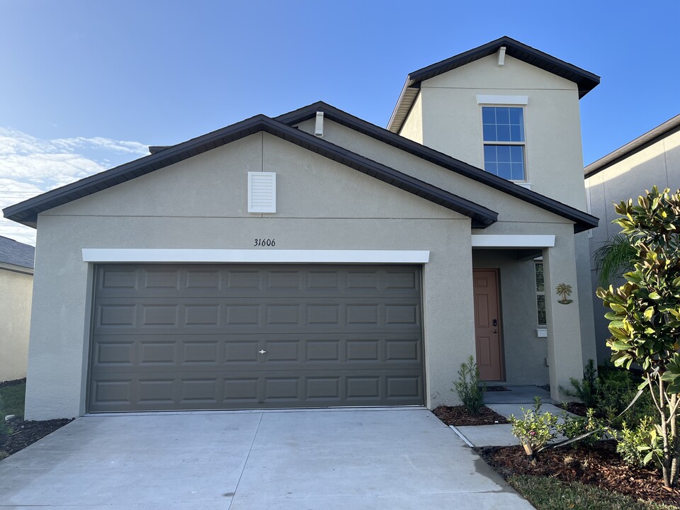 31606 Barrel Wave Way in Wesley Chapel, FL - Building Photo