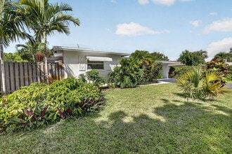 5731 NE 17th Terrace in Fort Lauderdale, FL - Building Photo - Building Photo