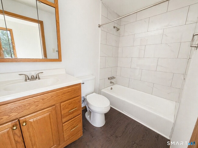 200 Laura Ln in Rocky Hill, CT - Building Photo - Building Photo