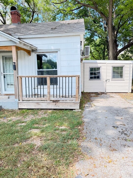 1507 W Webster St in Springfield, MO - Building Photo