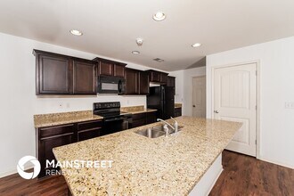 915 Hawthorn Ln in Odenville, AL - Foto de edificio - Building Photo