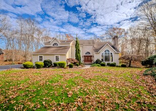 723 Laurie Ln in Orange, CT - Building Photo - Building Photo