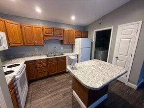 102-116 Goldenrod Dr in Chatham, IL - Building Photo - Building Photo