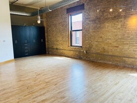 1017 S 2nd St, Unit 403 in Milwaukee, WI - Building Photo