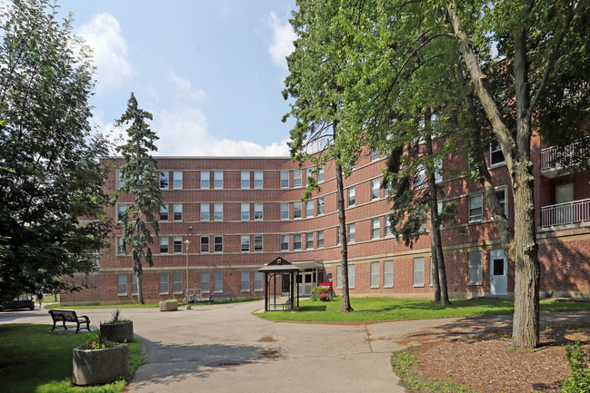 Whidden Hall in Hamilton, ON - Building Photo - Building Photo