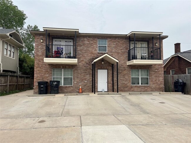 property at 4719 Clay St