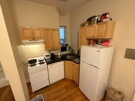 1213 Commonwealth Ave, Unit 3 in Boston, MA - Building Photo