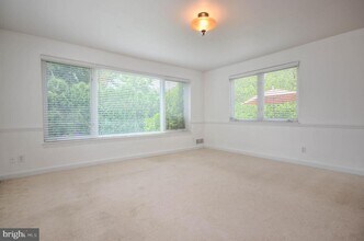 3313 W Coquelin Terrace in Chevy Chase, MD - Building Photo - Building Photo