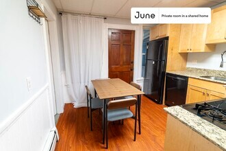 Room in Shared 3 bed/1 bath home in Cambridge, MA - Building Photo - Building Photo
